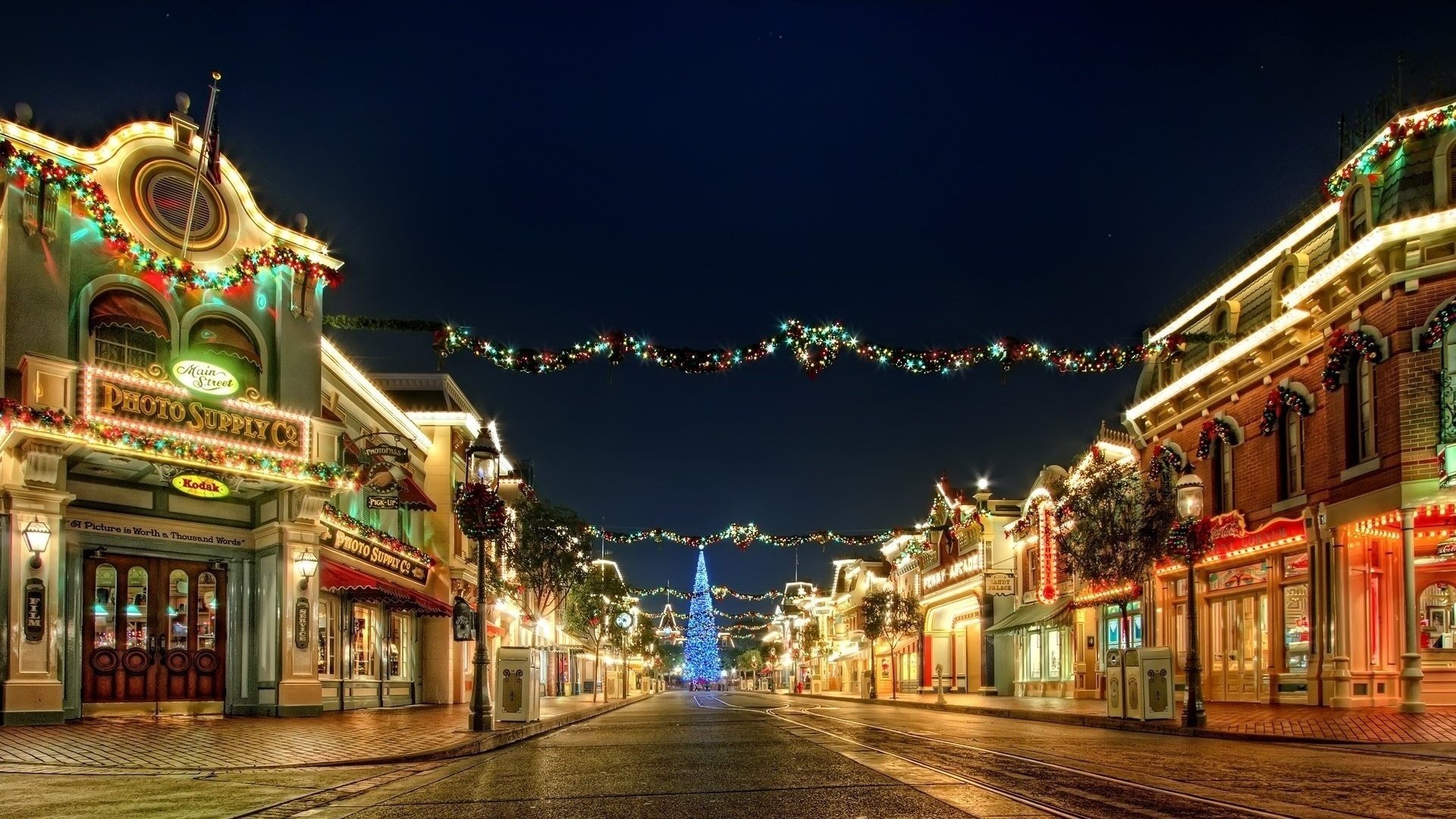 scintillement ville bien entretenue nouvel an ville guirlande vacances soirée lumières arbre de noël rue carré néon vitrines magasins éclat belle vue lumière nuit lumières lanternes décoration