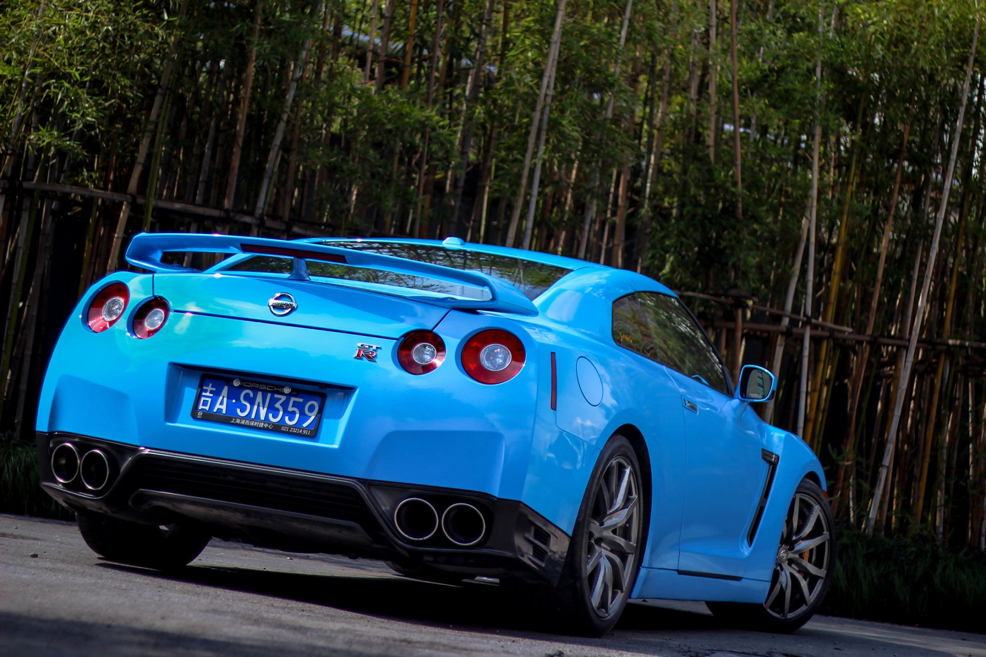 nissan gtr r35 blu indietro bambù