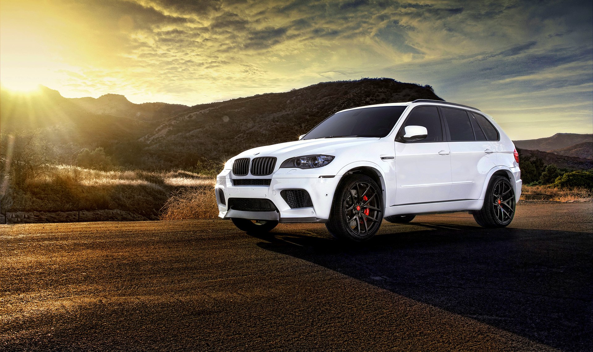 bmw x5m white tuning wheels frontside