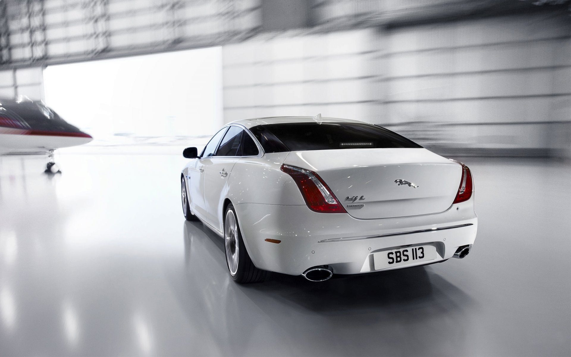 jaguar xj white blur machine hangar plane