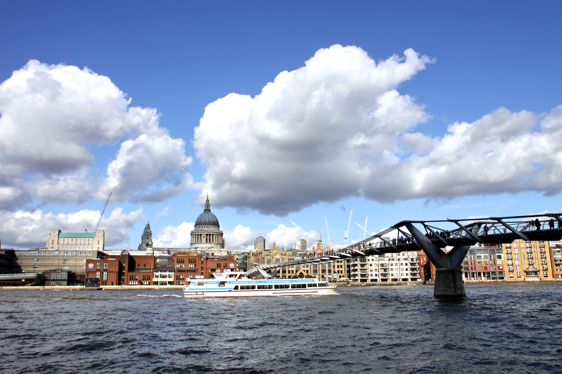 londra ponte fiume