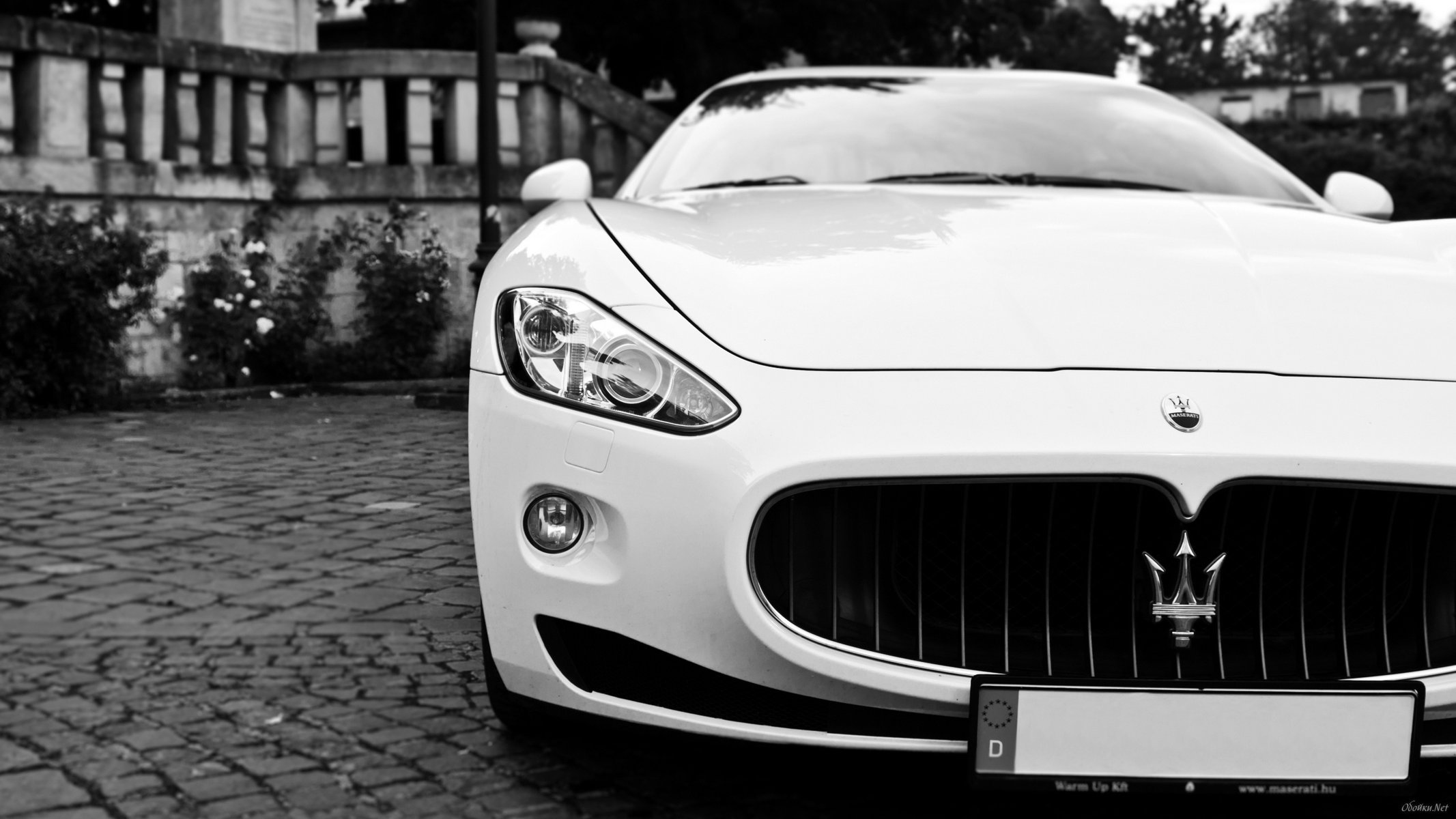 près de voiture voitures transport auto voitures voitures voiture blanche noir et blanc maserati luxe photo design phares route véhicules