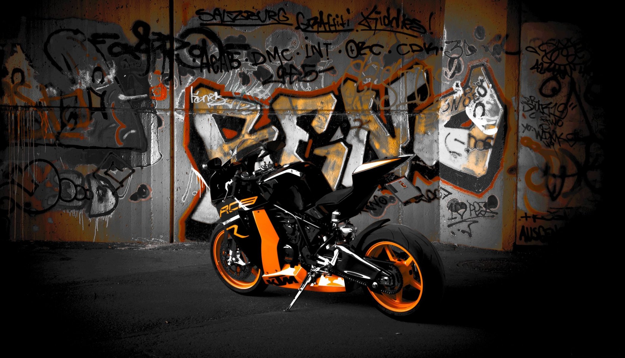 ktm rc8 r black bicycle motorcycle rear view