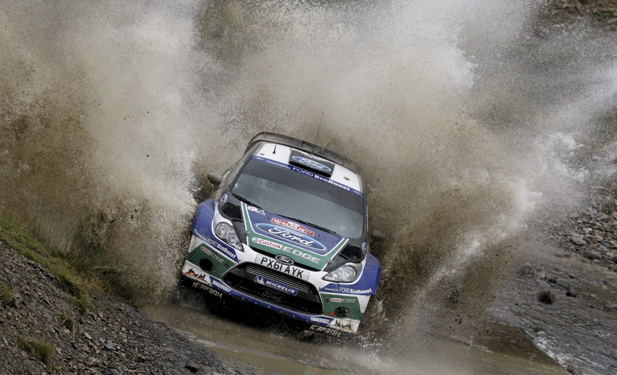 ford fiesta rally wrc jari-matti latvala miikka anttila salpicaduras charco barro frente