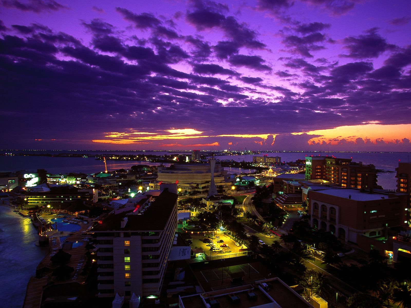 cancún al atardecer méxico cancún puesta de sol noche ciudad luces