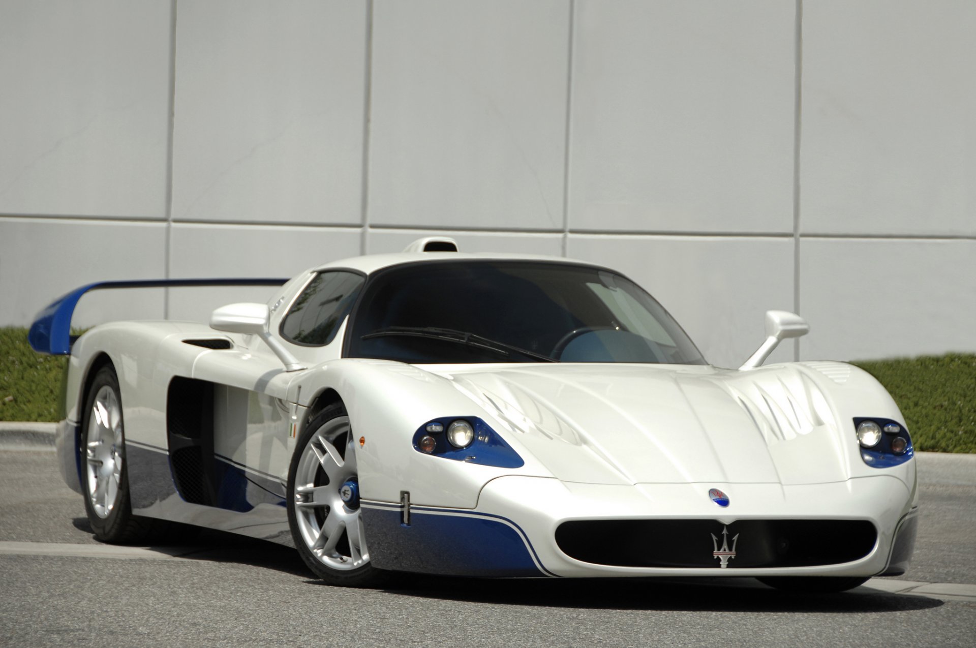 maserati mc12 bianco blu supercar maserati ciano