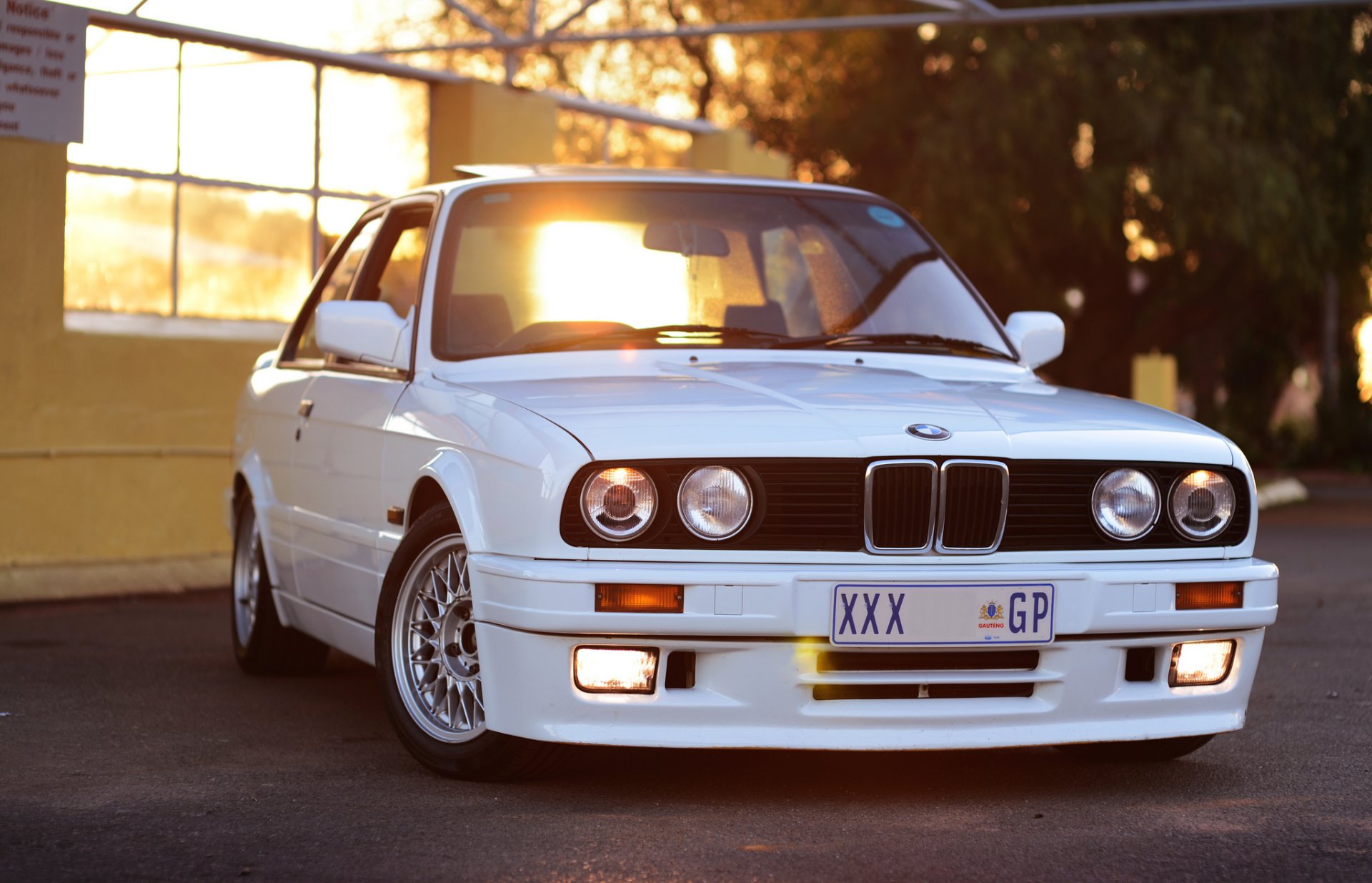 bmw e30 bianco anteriore