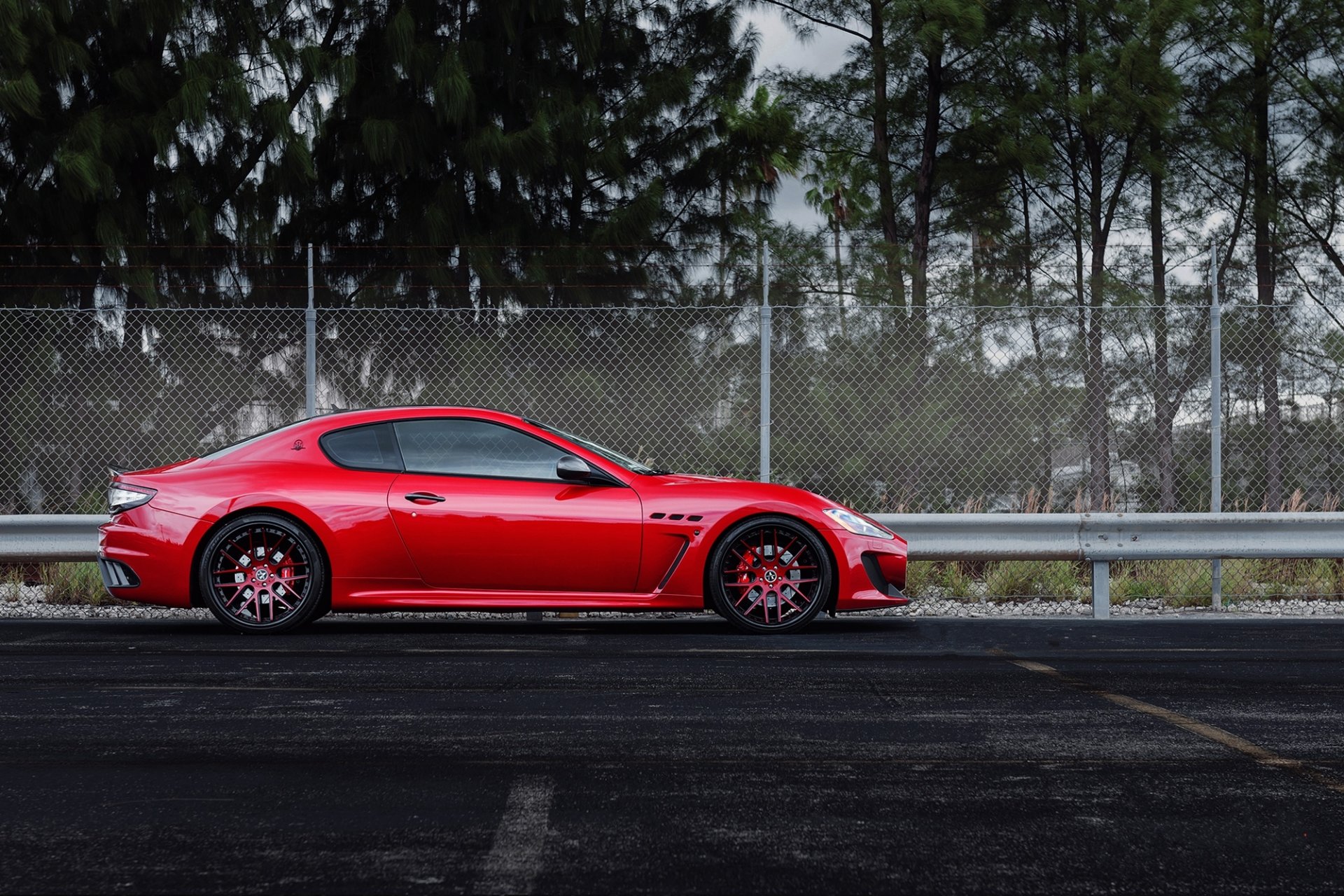 maserati granturismo mc stradale rouge roues arbres maserati granturismo rouge profil jantes garde-corps