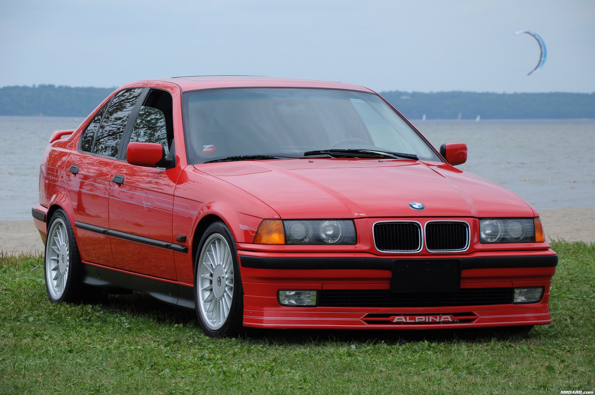 alpina b3 alpina e36 rosso germania baviera bmw bmw techno design auto auto rossa auto cielo auto trasporto erba verde prato autovetture veicoli