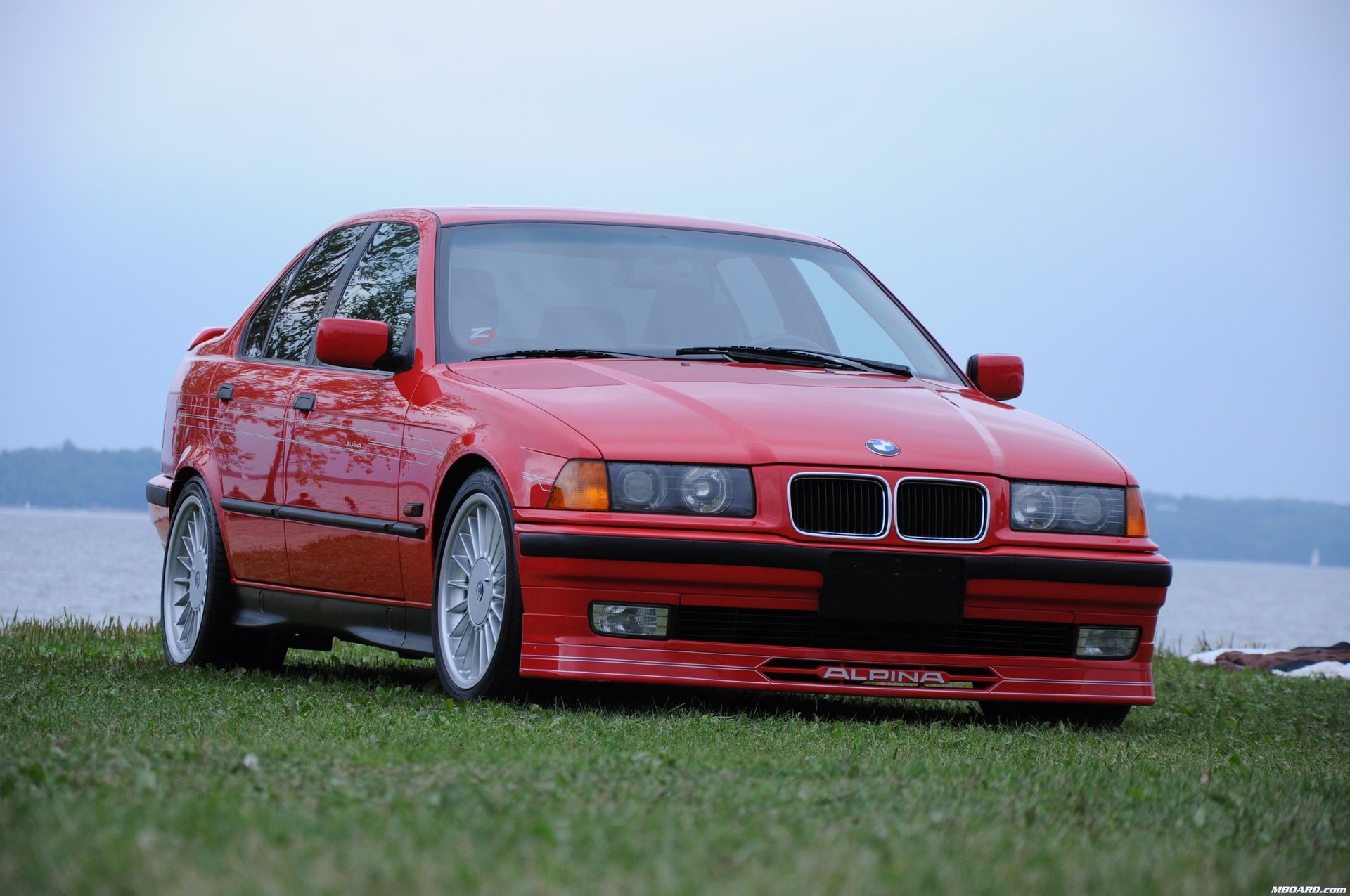 alpina b3 alpina e36 rosso germania baviera bmw bmw techno design auto auto rossa auto cielo auto trasporto erba verde prato autovetture veicoli