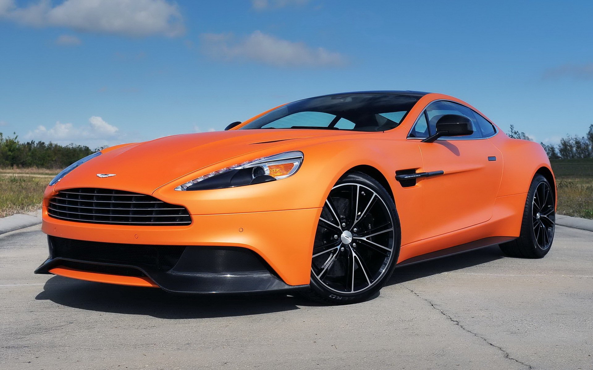 aston martin vanquish автомобиль