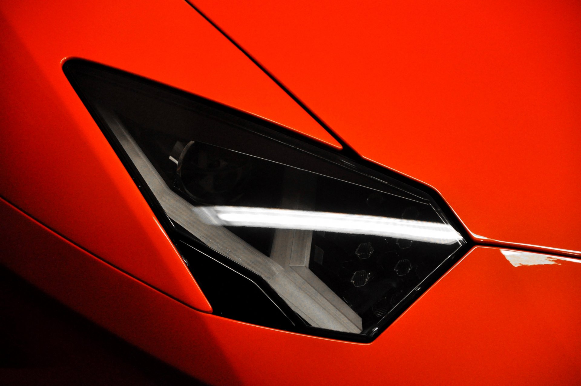 lamborghini aventador lp700-4 red lamborghini aventador red headlight glare