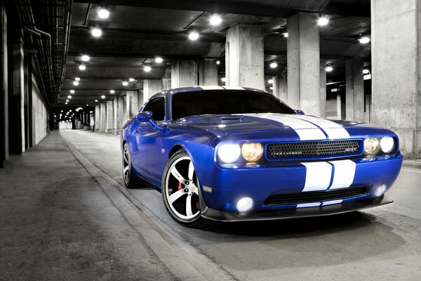 Blue Ford rushes on the subway