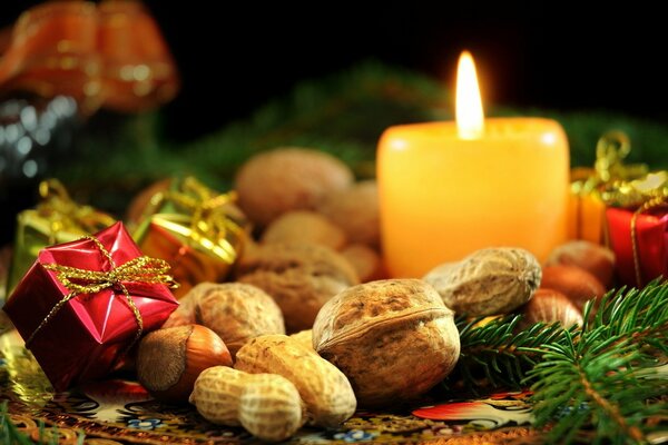 CHRISTMAS CANDLE WITH NUTS AND GIFTS