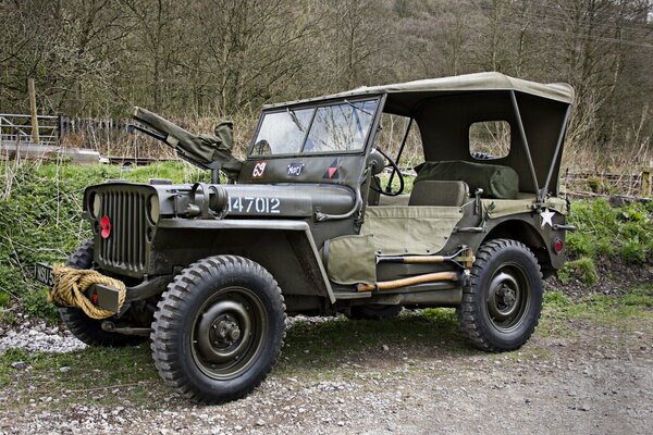 Markise Armee Jeep im Herbst