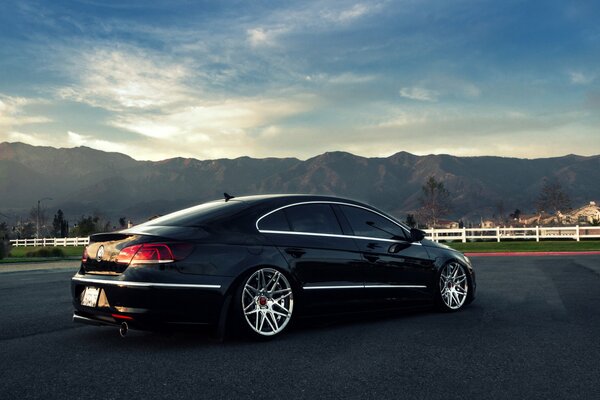 Volkswagen-passat tuned against the background of mountains