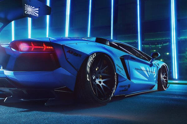 Aventador blu in una passeggiata libera