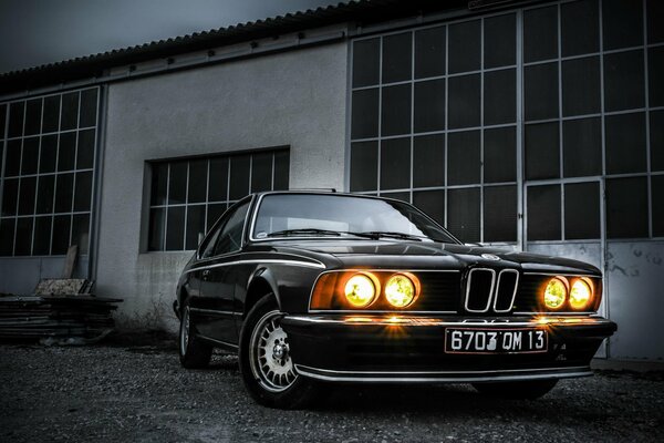 Klassisches bmw635i in Schwarz