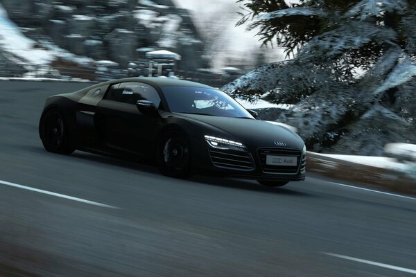 Audi en la pista y el fondo del bosque cubierto de nieve