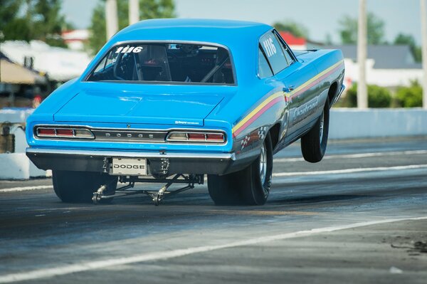 Foto des Autos beim Drag Racing