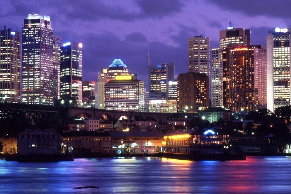 Ciudad nocturna de Sydney en Austria