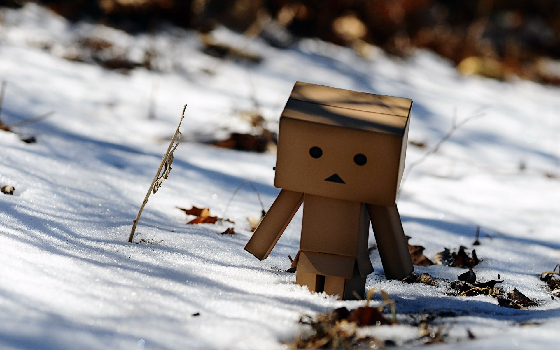 hombre de cartón triste nieve hombre de caja invierno