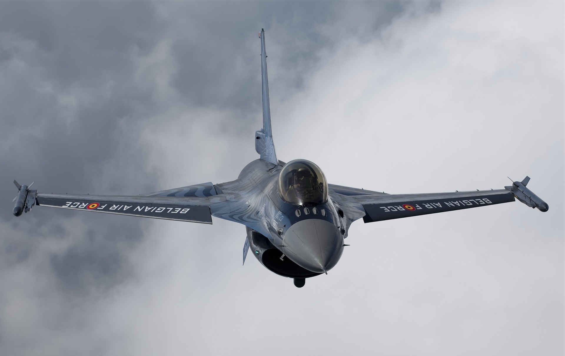 облака general dynamics f-16 fighting falcon истребитель f-16