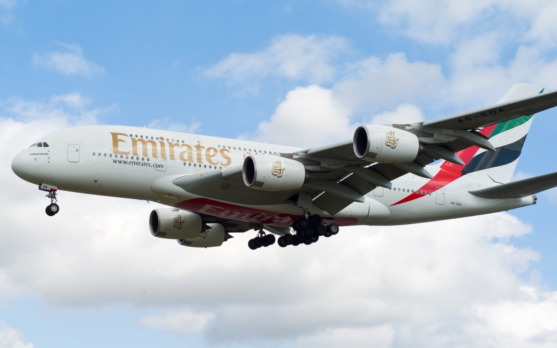 passagiere flugzeug airbus a380 fly emirate