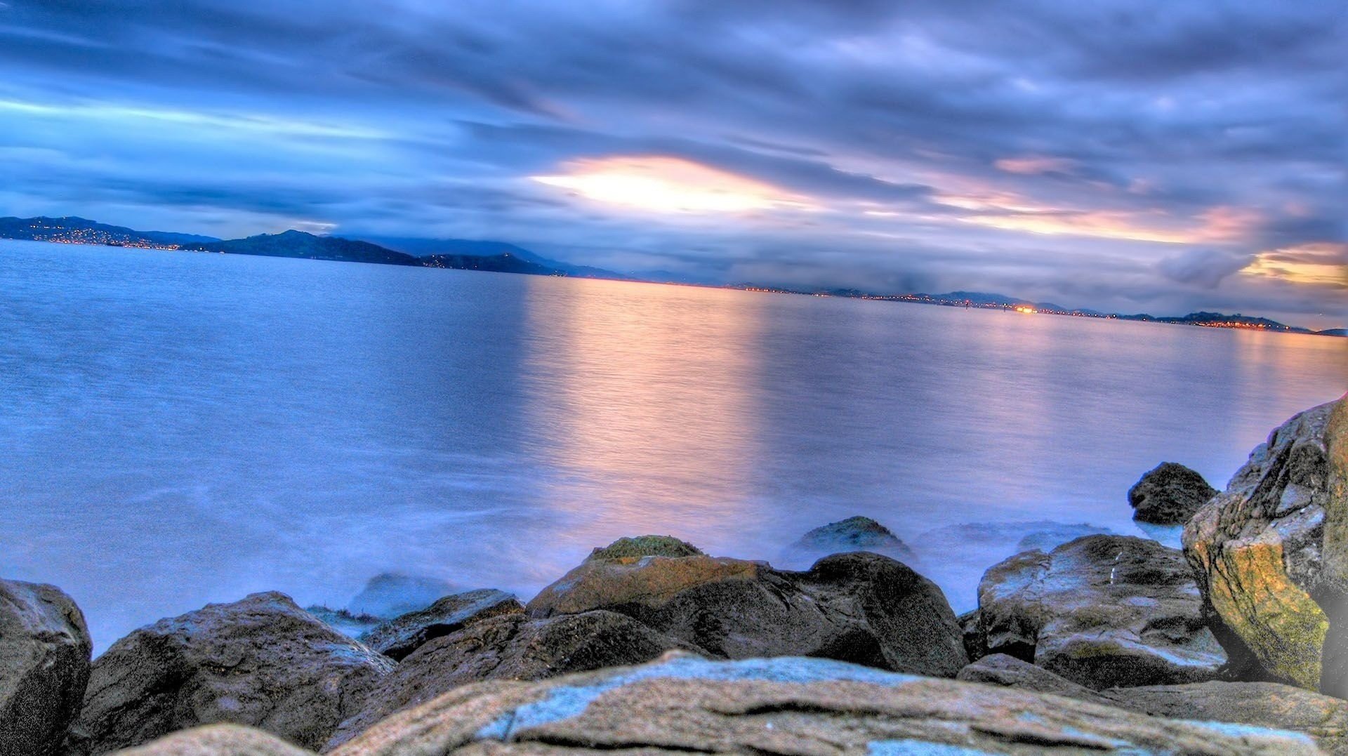 piedras agua de mar brillo puesta de sol horizonte noche nubes paisaje naturaleza