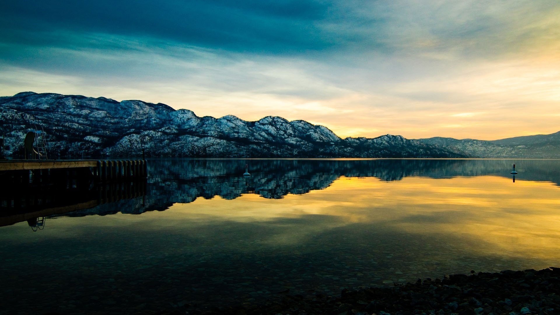 lac de montagne miroir des montagnes lumière eau ciel montagnes réflexion nature paysage coucher de soleil