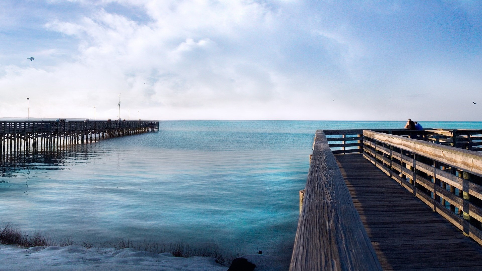 marcher sur l eau pont en bois eau calme eau ciel mer quai quai horizon paysage jetée silence surface calme nuages turquoise