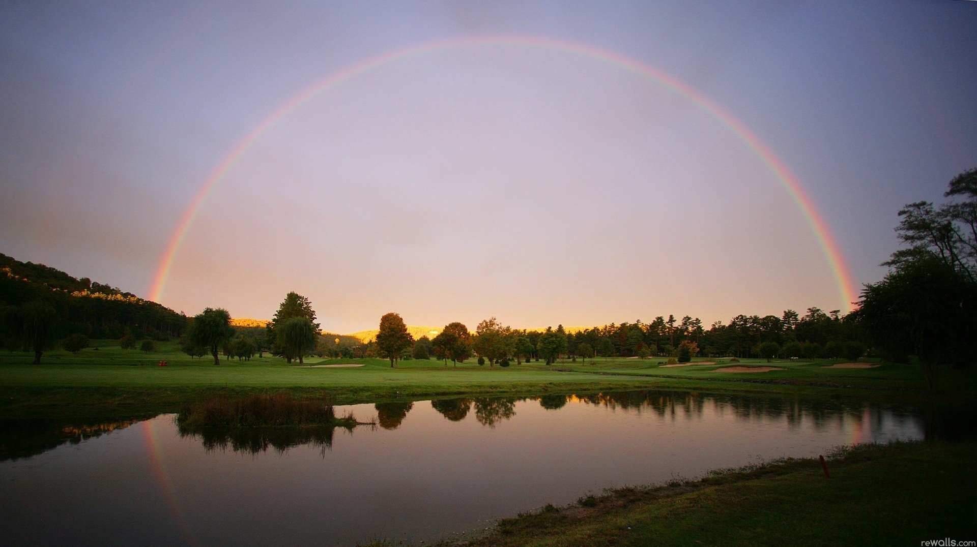 brücke über dem fluss nach dem regen see regenbogen wald wasser fluss natur landschaft bäume schönheit