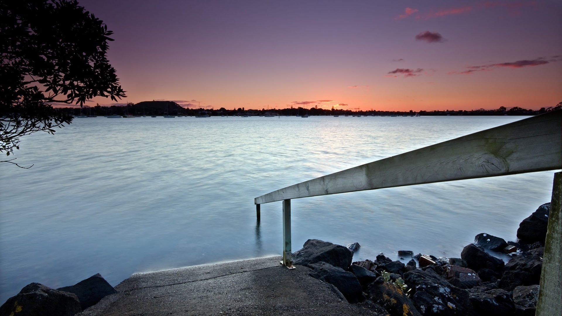 descente lac de cristal côte rocheuse coucher de soleil eau ciel descente balustrade lac pierres paysage vue nature soir