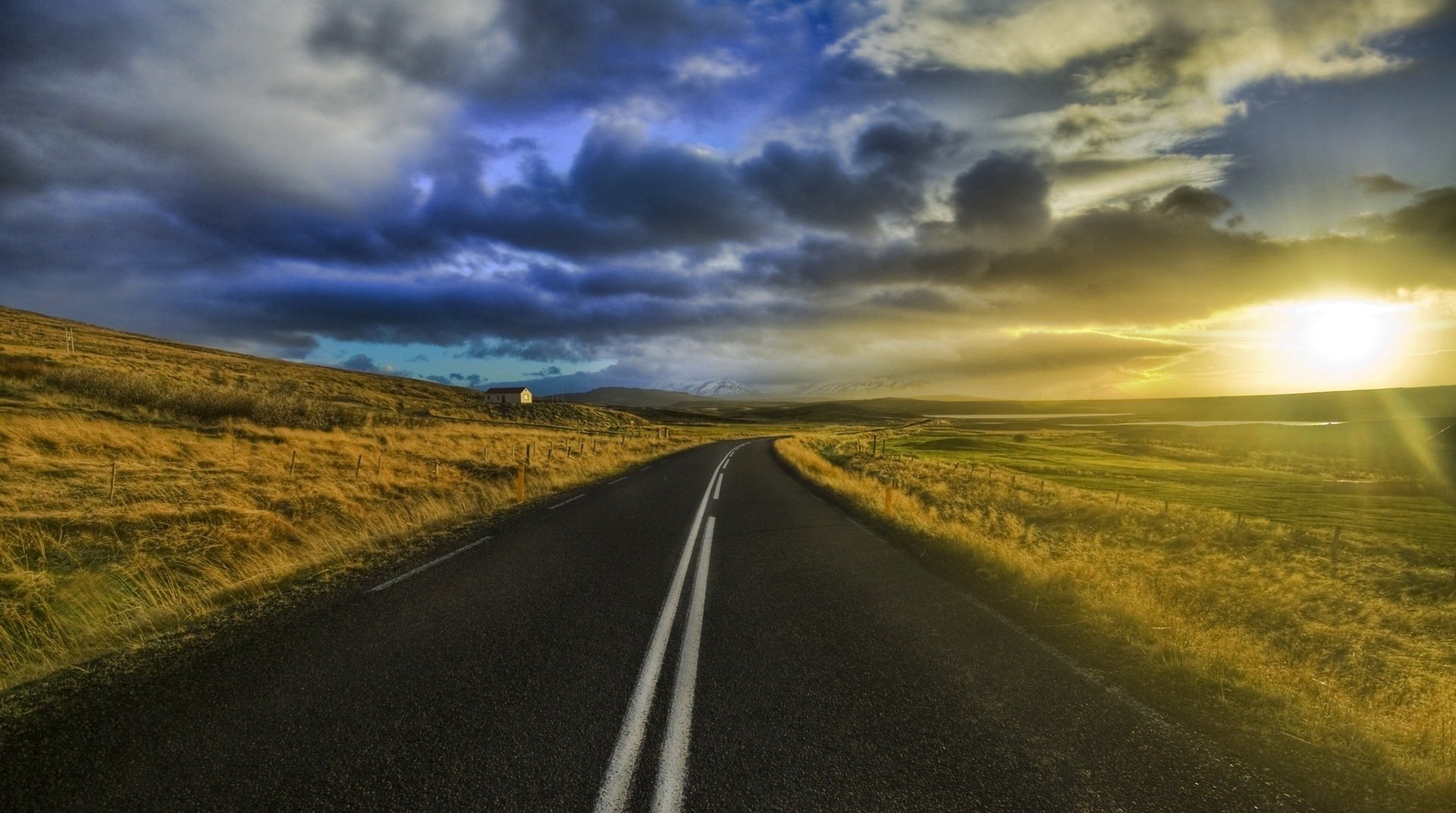 erba dorata strada per il futuro raggi sole strada tramonto cielo pista marcatura svolta raggi sera