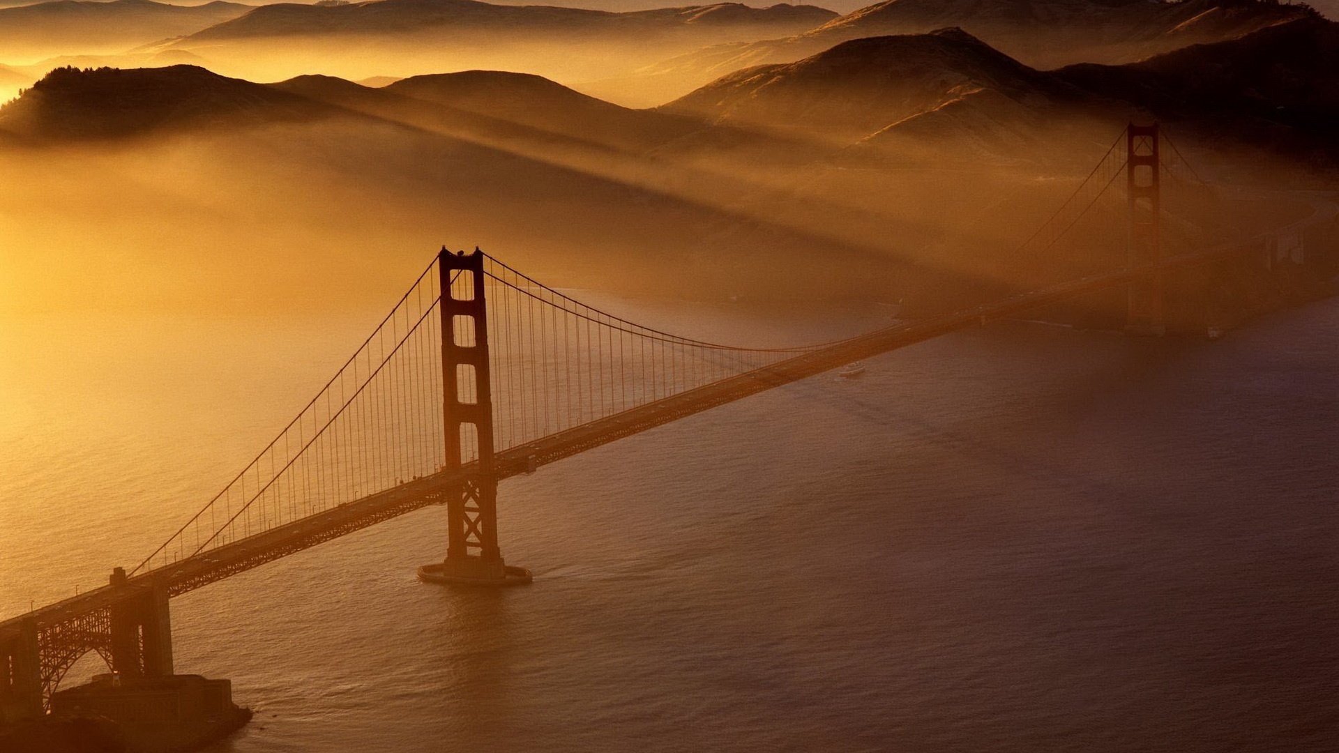 ponte di ferro nebbia oceano acqua montagne raggi del sole ponti