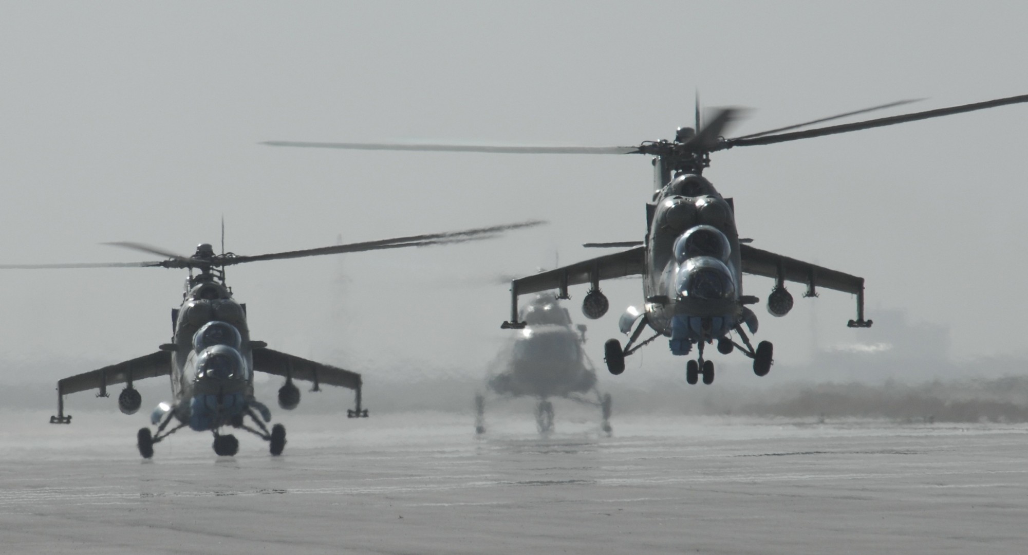 décollage hélicoptères aérodrome mi-35 photo hélicoptère