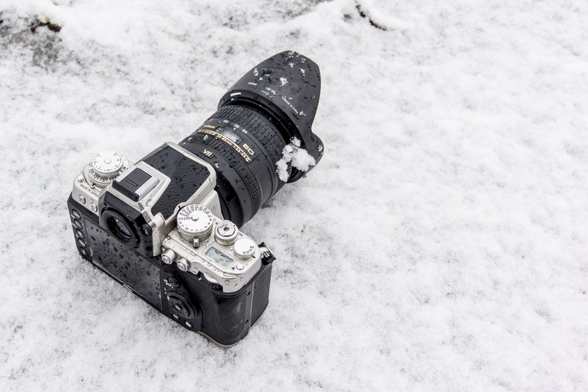 nikon 1 aw1 kamera objektiv winter schnee hintergrund