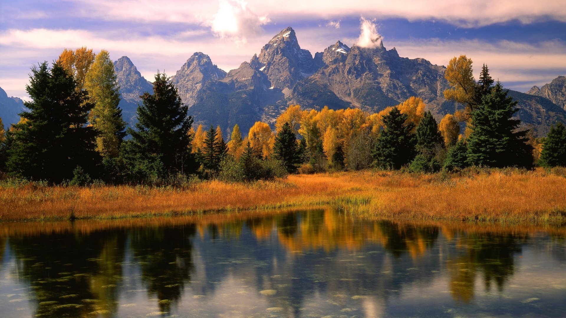 gelbes gras einigkeit herbstzeit see berge wald herbst reflexion herbstfarben gras laub natur landschaft felsen himmel wolken stille gnade ruhe