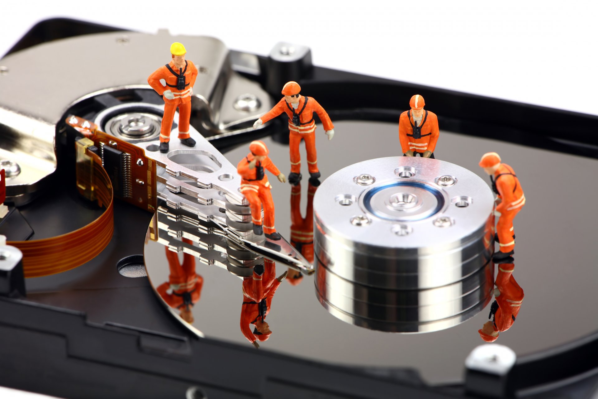 hallo-tech technologie festplatte hdd festplatte gerät lagerung informationen verdammt spindel kipphebel servo-kipphebel lese- schreibkopf figuren ingenieure programmierer prävention ok unschärfe bokeh