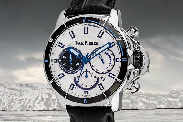 Montre blanche de luxe avec aiguilles bleues