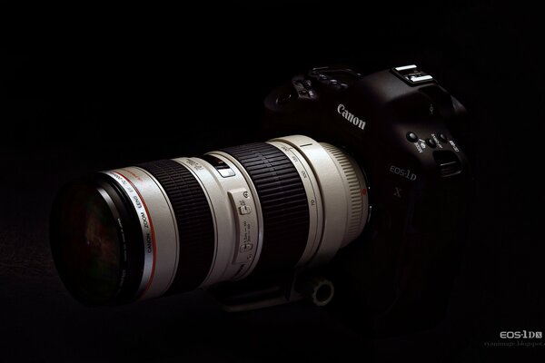 Canon SLR camera with lens