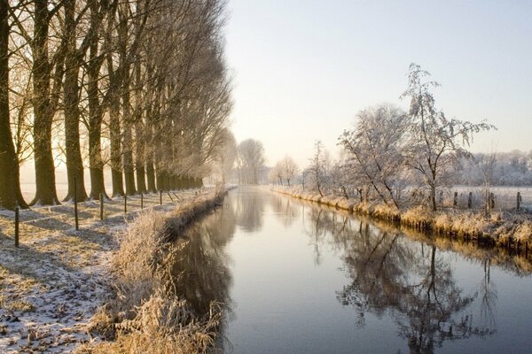 Swver autunnale con canale a specchio