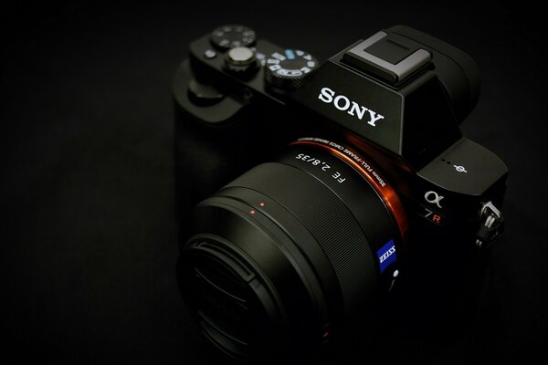 Fotocamera Sony nera con sfondo macro