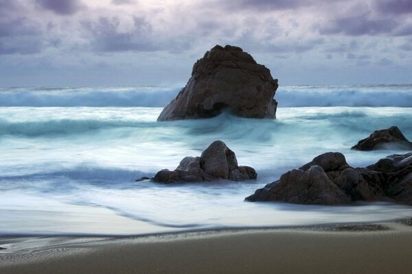 Una mattina fredda e meditabonda accanto al surf