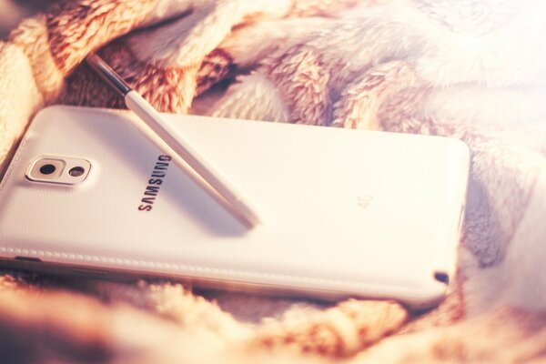 Samsung s former flagship in white and s-pen