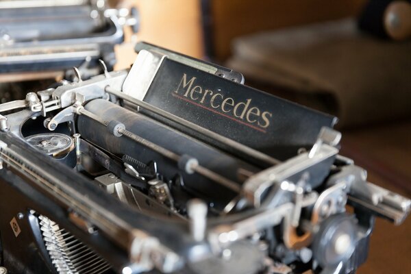 Desktop wallpaper Mercedes typewriter