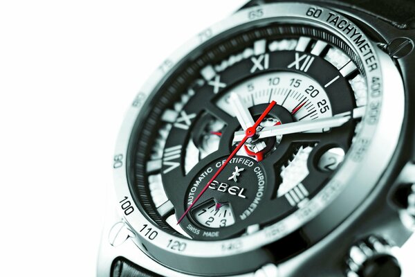 Reloj de metal con estilo para hombre con segundero rojo