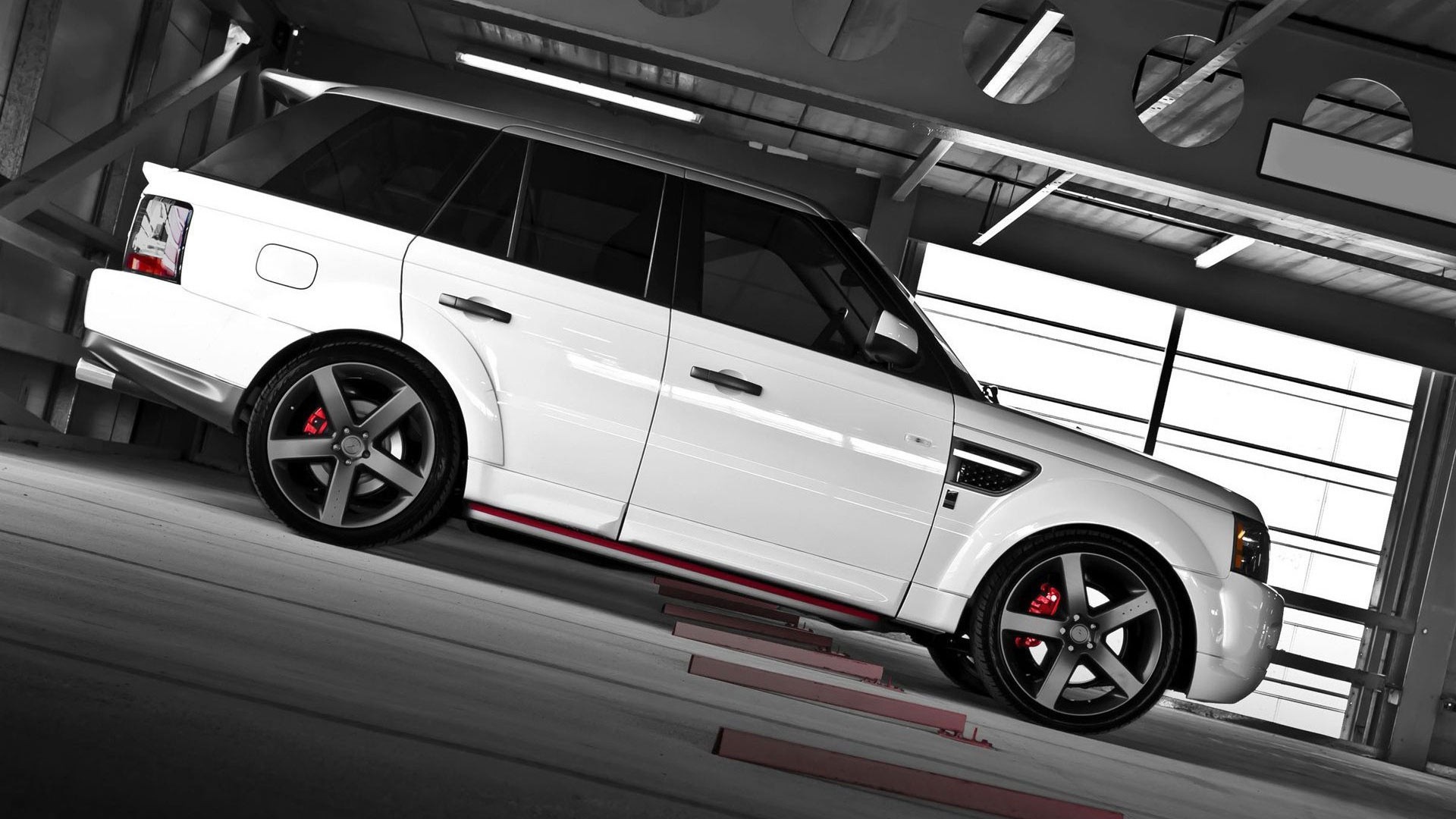 suv asiatique renge rover blanc