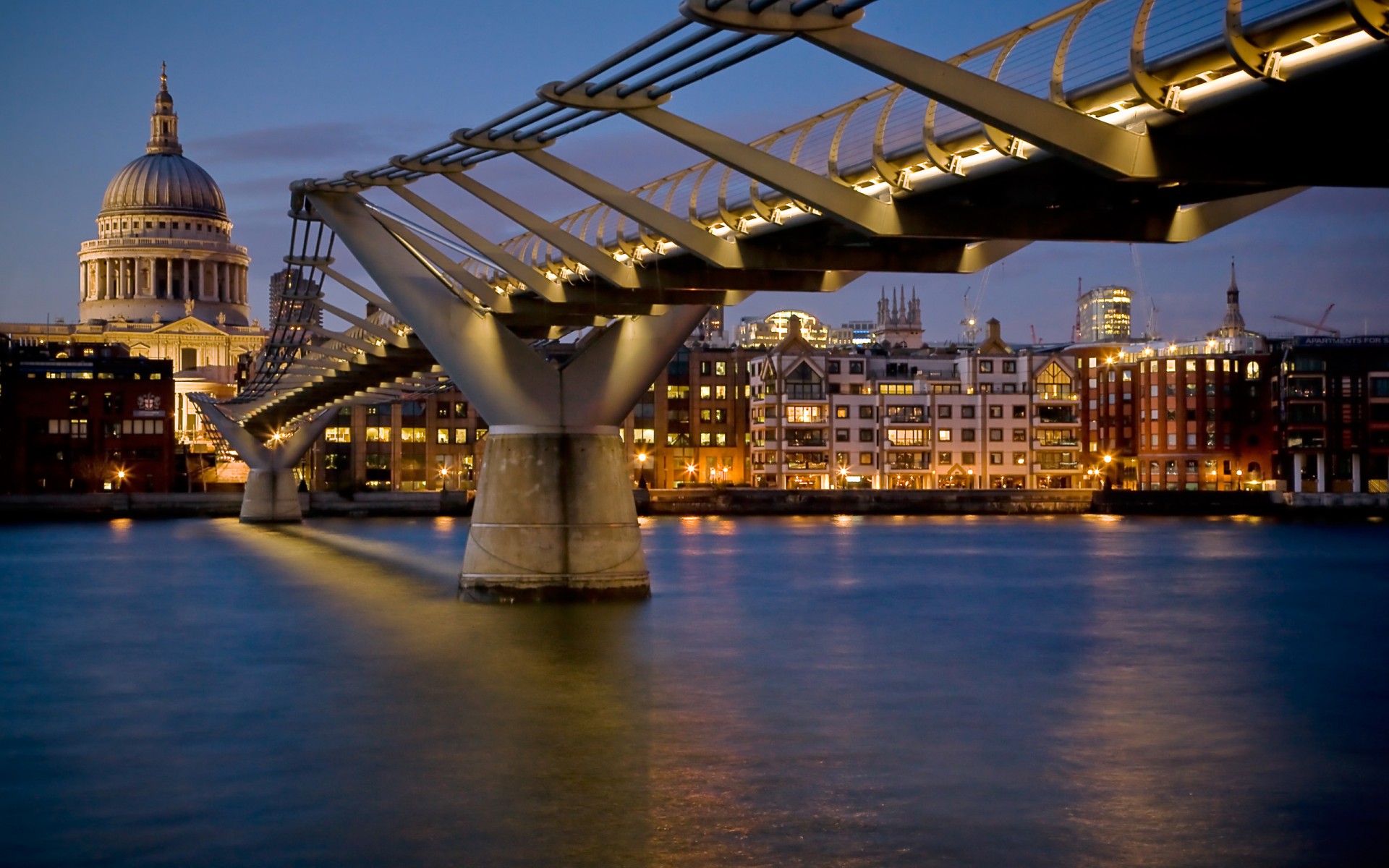 ponte illuminazione città fiume acqua