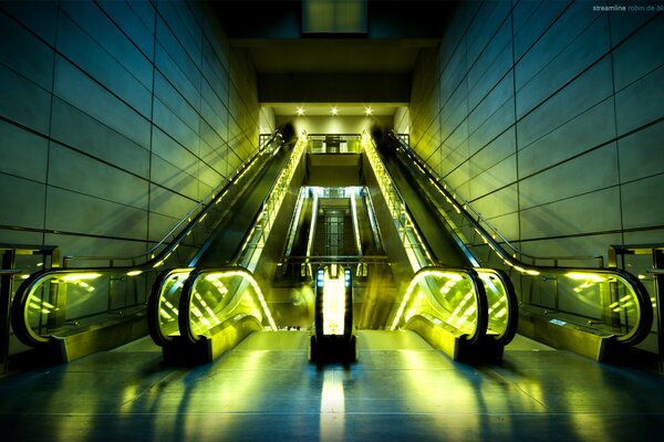 Lumière de l espace sur l escalator ladyrapid